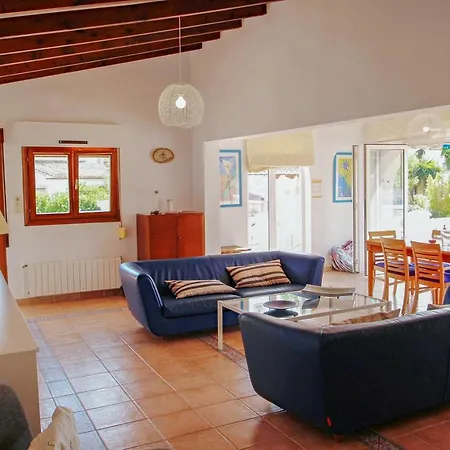 El Molino - Well-furnished In
